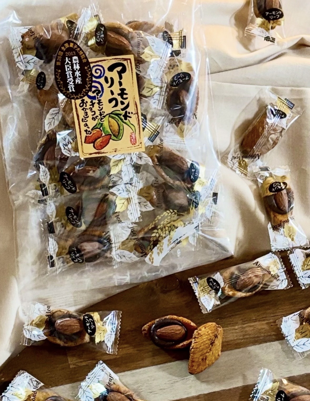 アーモンドリーフ|チョコとアーモンドのおかき|人気のチョコおかき|MSTお菓子ネット - 画像 (3)